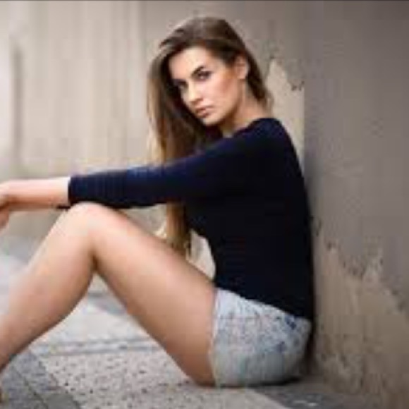 Meet your Posher, Carys - Picture 1 of 1